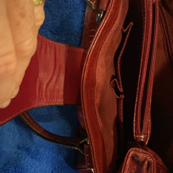 Linear LR tote faux crocodile handbag with silver hardware maroon color - Picture 7 of 8